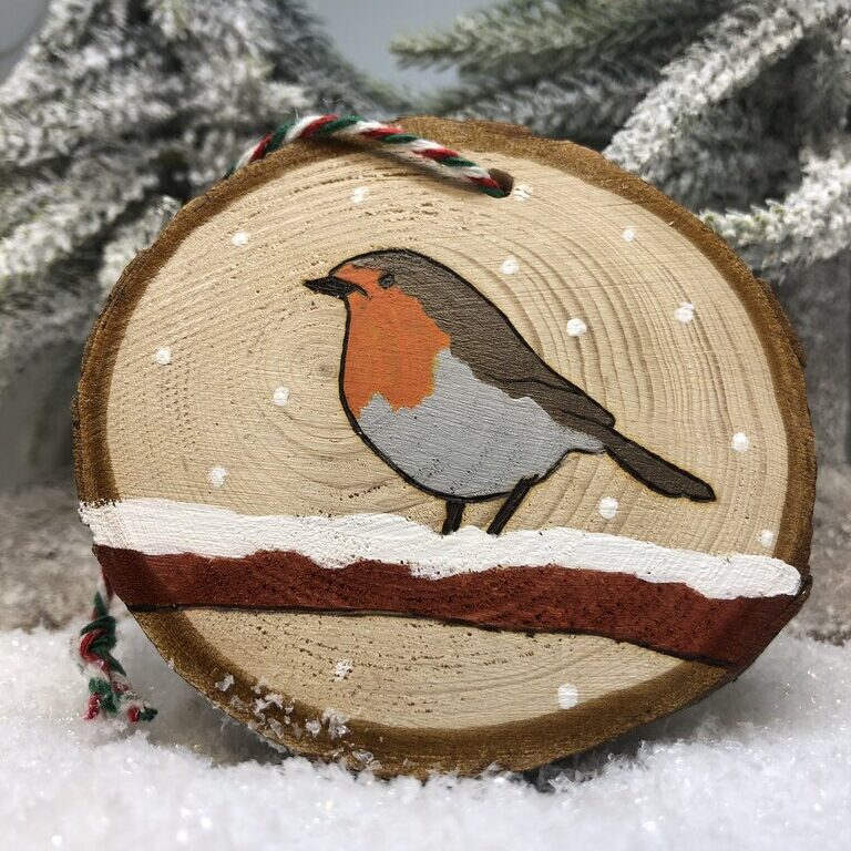 Découvrez mes décorations de Noël en bois, pyrogravées et peintes à la main. Décoration de Noël en bois