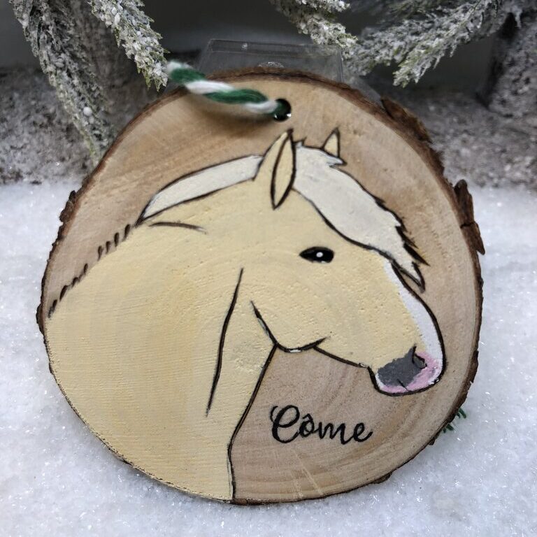 Découvrez mes décorations de Noël personnalisées aux couleurs de votre cheval décoration de Noël en bois personnalisée cheval