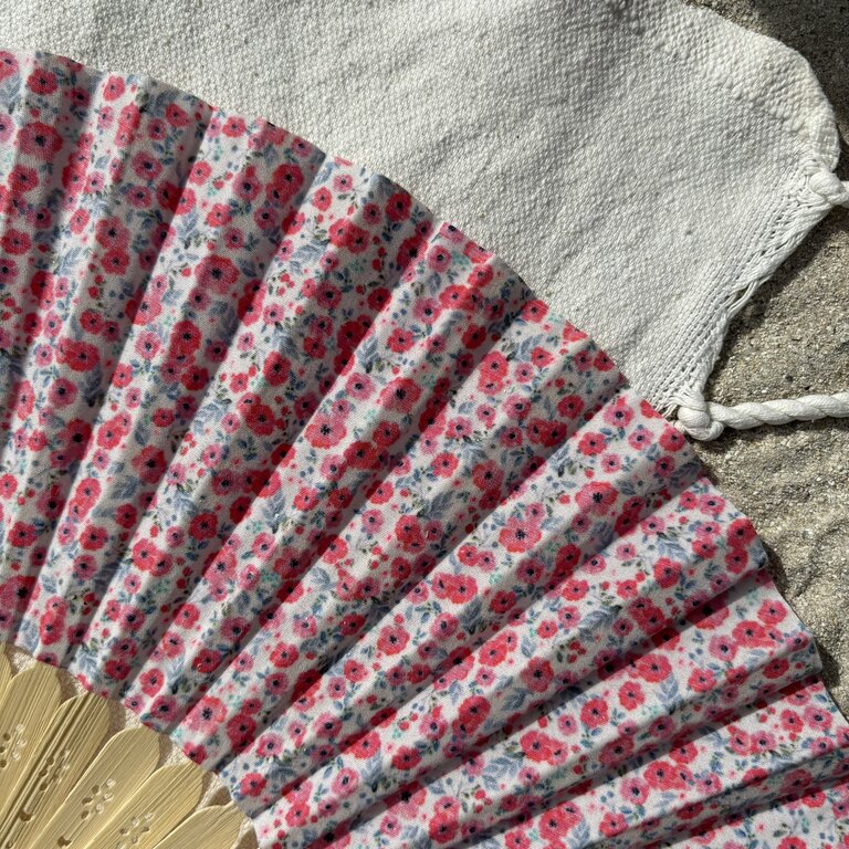 Éventail personnalisé en tissu à petites fleurs roses et bleues Éventail personnalisé en tissu à petites fleurs roses et bleues