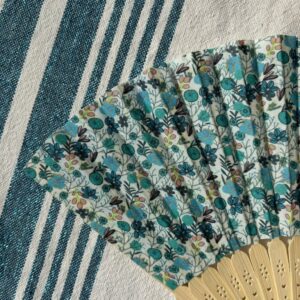 Éventail personnalisé en tissu à petites fleurs bleu turquoise