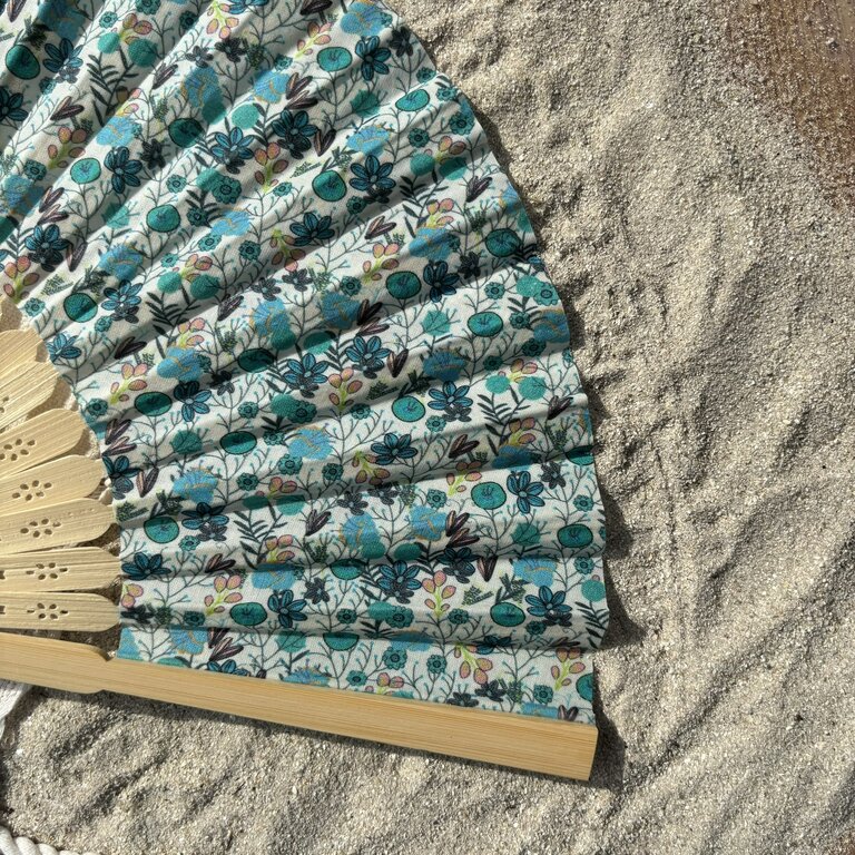Éventail personnalisé en tissu à petites fleurs bleu turquoise Éventail personnalisé en tissu à petites fleurs bleu turquoise