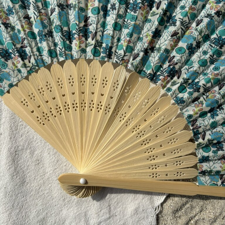 Éventail personnalisé en tissu à petites fleurs bleu turquoise Éventail personnalisé en tissu à petites fleurs bleu turquoise