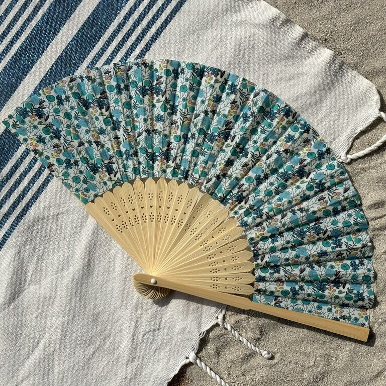 Éventail personnalisé en tissu à petites fleurs bleu turquoise Éventail personnalisé en tissu à petites fleurs bleu turquoise