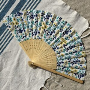 Éventail personnalisé en tissu à petites fleurs bleues et jaunes