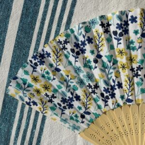 Éventail personnalisé en tissu à petites fleurs bleues et jaunes