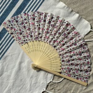 Éventail personnalisé en tissu à petites fleurs roses et prune