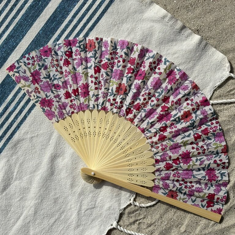 Éventail personnalisé en tissu à fleurs rose fuchsia et prune Éventail personnalisé en tissu à fleurs rose fuchsia et prune