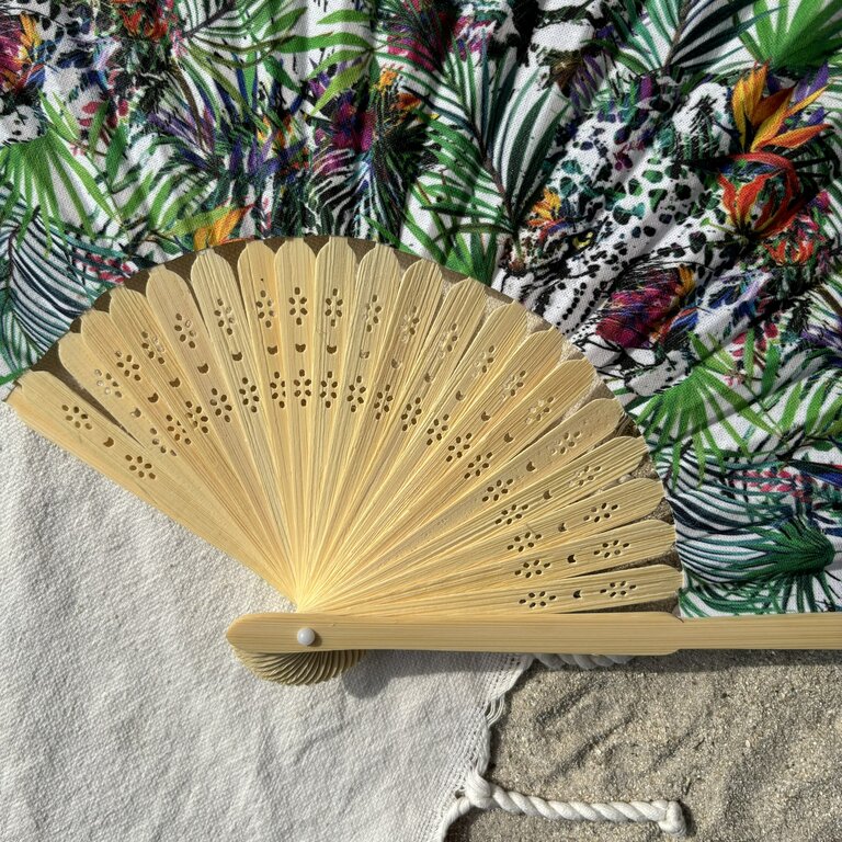 Éventail personnalisé en tissu à motifs léopards et fleurs tropicales Éventail personnalisé en tissu à motifs léopards et fleurs tropicales