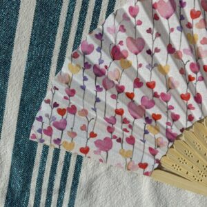 Éventail personnalisé en tissu à petits cœurs roses pastel
