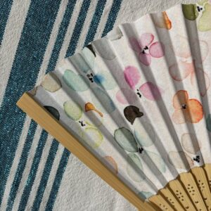 Éventail personnalisé en tissu à pétales de fleurs pastel