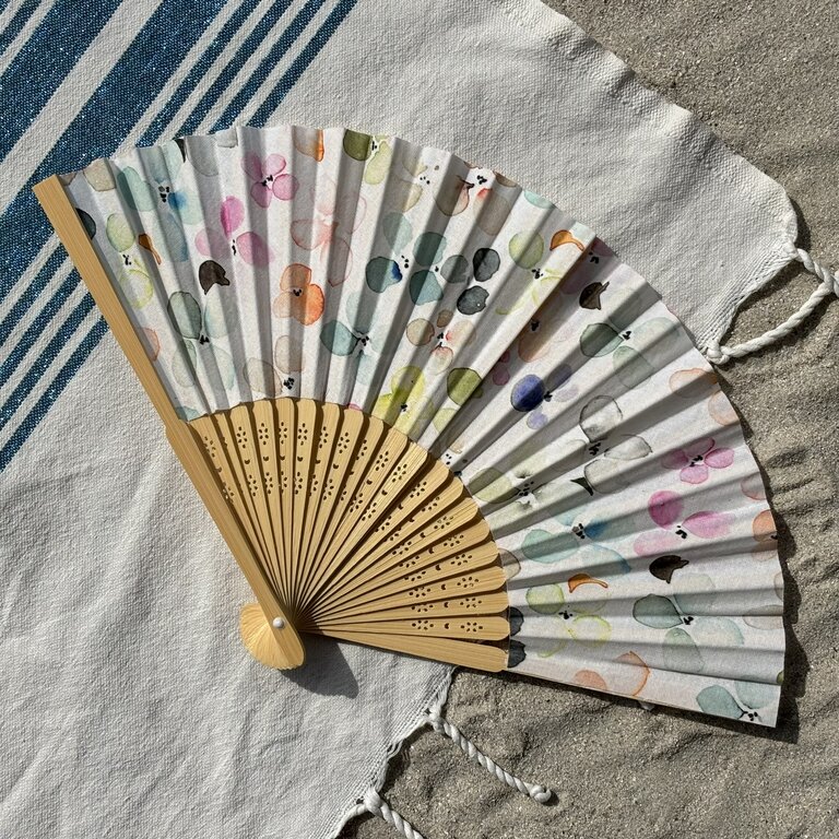 Éventail personnalisé en tissu à pétales de fleurs pastel Éventail personnalisé en tissu à pétales de fleurs pastel