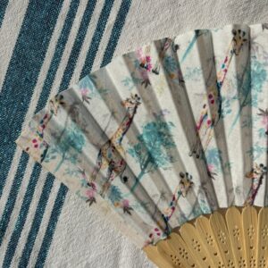 Éventail personnalisé en tissu à motif girafes multicolores