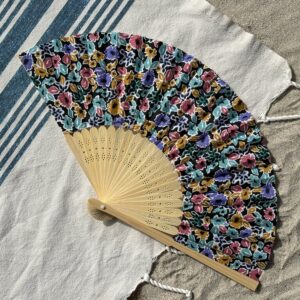 Éventail personnalisé en tissu noir à fleurs multicolores