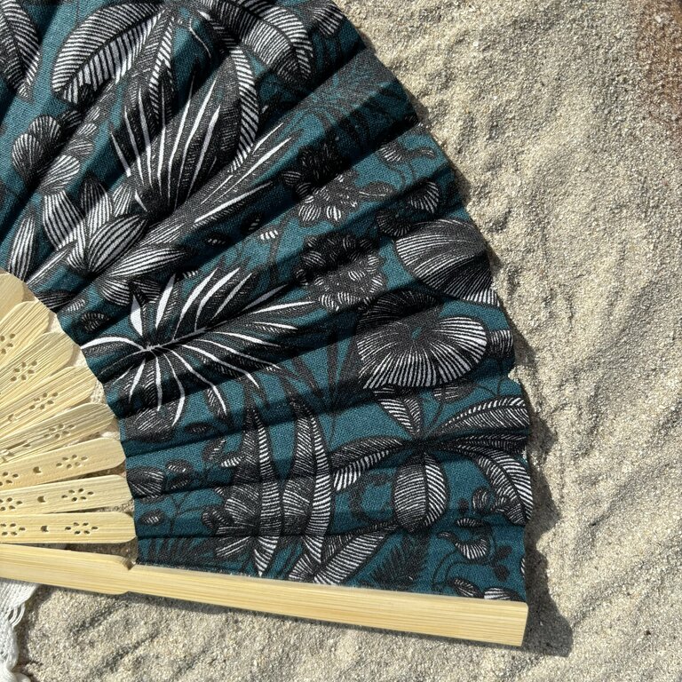 Éventail personnalisé en tissu à motif tropical et fleurs noires Éventail personnalisé en tissu à motif tropical et fleurs noires