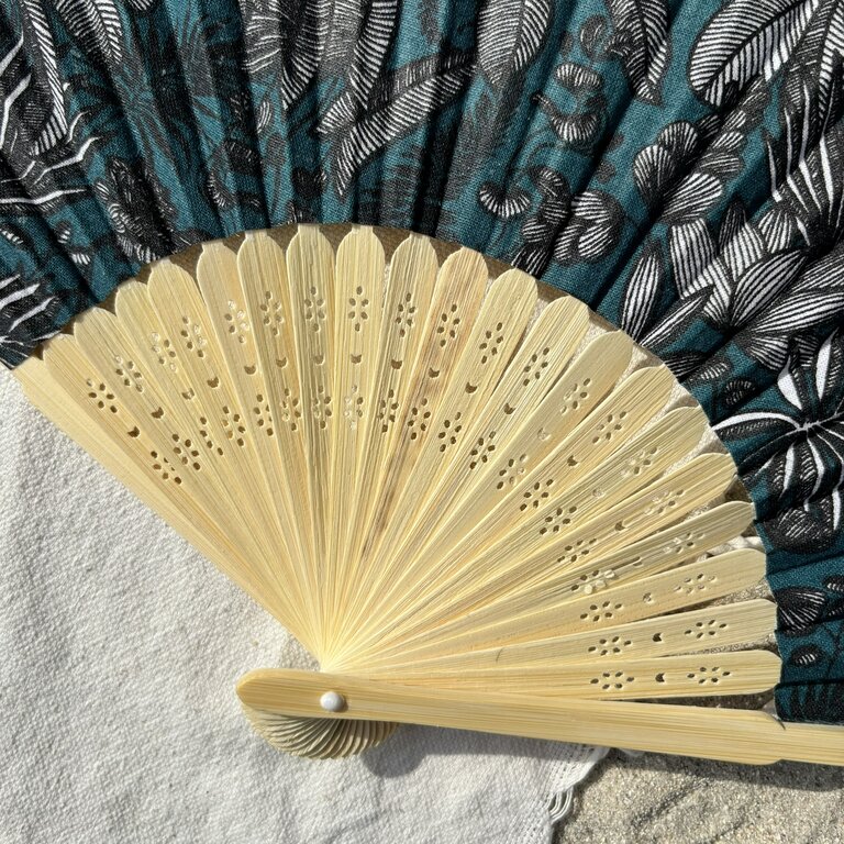 Éventail personnalisé en tissu à motif tropical et fleurs noires Éventail personnalisé en tissu à motif tropical et fleurs noires