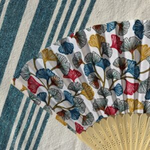 Éventail personnalisé en tissu à fleurs jaunes, bleues et rouges