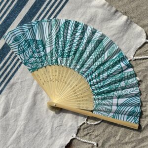 Éventail personnalisé en tissu au feuillage bleu vert sur fond blanc