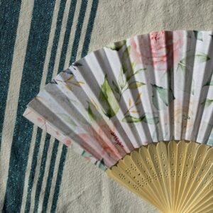 Éventail personnalisé en tissu à fleurs vieux rose pastel