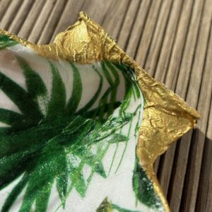 Repose bijoux en coquille Saint Jacques motif tropical