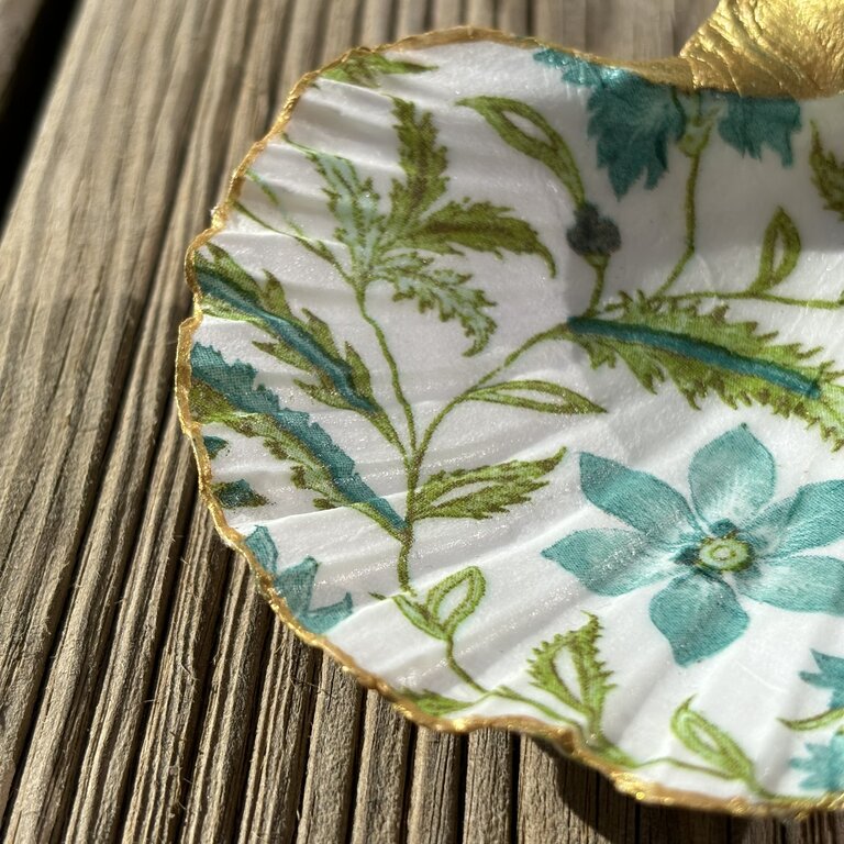 Repose bijoux en coquille Saint Jacques à fleurs bleues Repose bijoux en coquille Saint Jacques à fleurs bleues