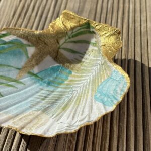 Repose bijoux en coquille Saint Jacques motifs plage