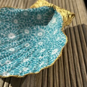 Repose bijoux en coquille Saint Jacques aux motifs bleus et blancs