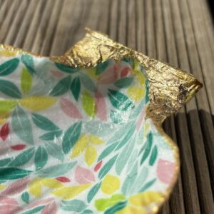 Repose bijoux en coquille Saint Jacques à feuilles multicolores