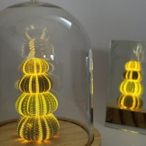 Tatakréa - Lampe oursins allumée 1 Lampe décorative en oursins naturels