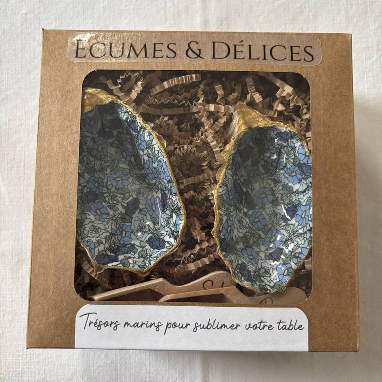 Duo sel et poivre motif fleurs bleues – coffret fermé Salière et poivrière originale délicate, motif fleurs bleues, présentées en coffret fermé