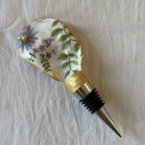 Bouchon en coquille d’huître avec motif floral violet et feuillage vert