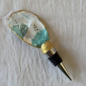 Motif corail bleu-vert sur bouchon en coquille d’huître naturelle