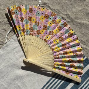 Éventail original motifs fleuris pastel en tissu et bambou