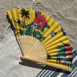 Éventail original motifs tropicaux jaunes en tissu et bambou