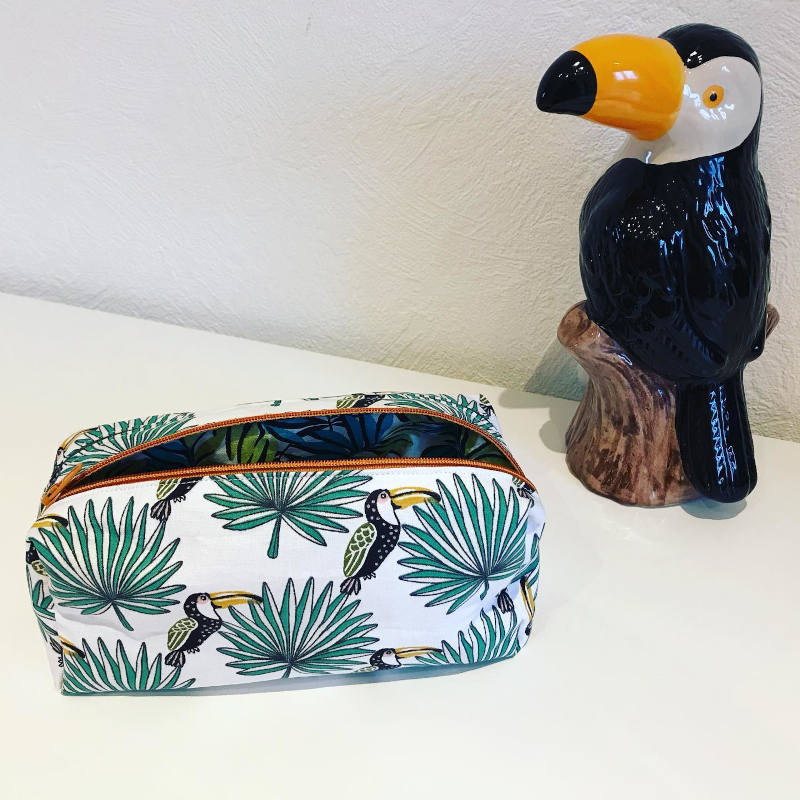 Trousse double en coton à deux compartiments, idéale pour l’école ou le quotidien. Trousse double personnalisée en coton motif toucans, fabrication artisanale