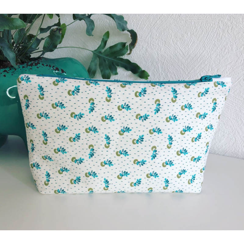 Trousse de toilette bébé en tissu coton, version un tissu. Trousse de toilette bébé en tissu coton à petits motifs bleu et vert