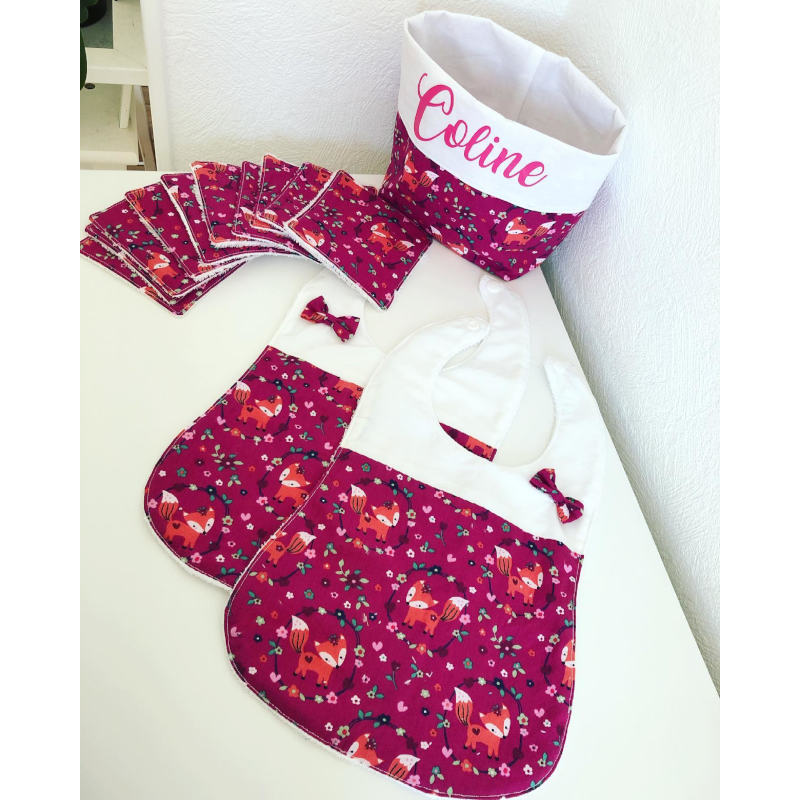 Kit naissance personnalisé – panier Coline et lingettes lavables Kit naissance personnalisé avec panier Coline, lingettes lavables et bavoirs assortis