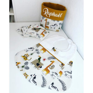 Kit naissance personnalisé savane avec panier Raphaël, lingettes et bavoirs assortis