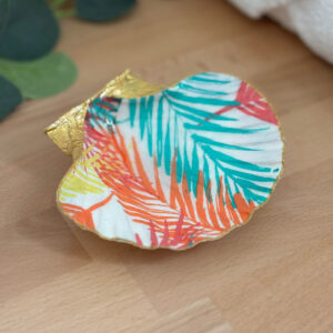 Repose bijoux original coquillage tropical corail turquoise vu de face.